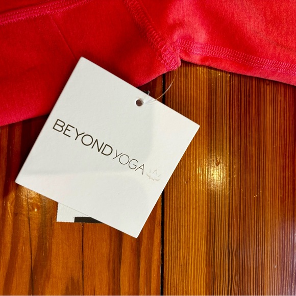 NWT Beyond Yoga Maternity Biker Short - Picture 2 of 4